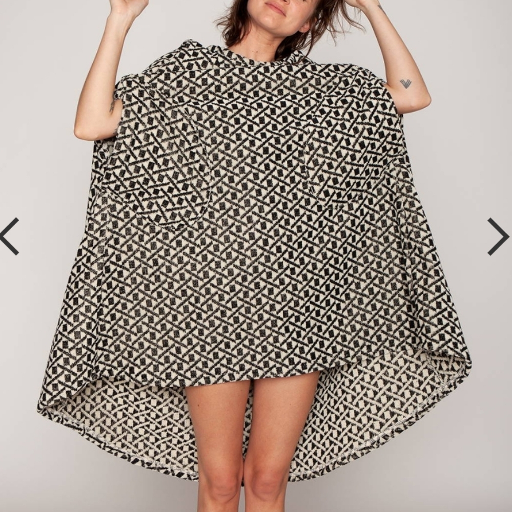 Seea Changing Cape Lay